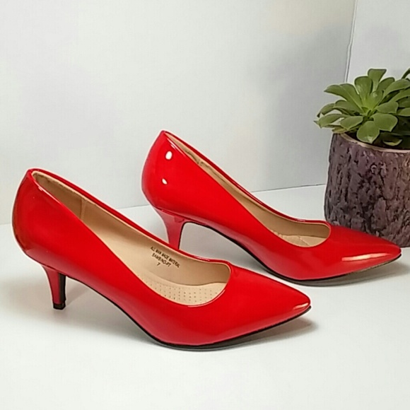 🆕 Glossy Red Low Pointy Toe Pump 🆕 - Picture 3 of 8